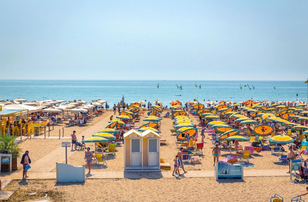 Hotel Adriatico Bibione Exterior photo